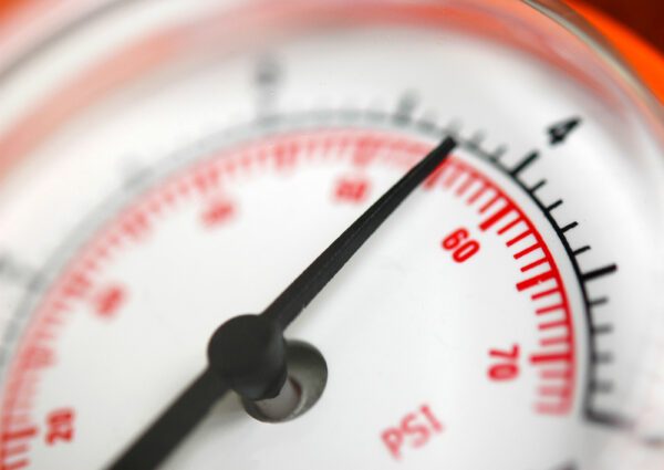 Close up of a pressure gauge monitoring the pressure level as part of condition-based maintenance.